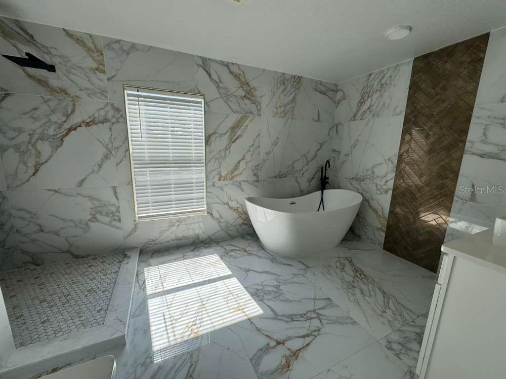 Listing photo id 18 for 2579 Hunley Loop