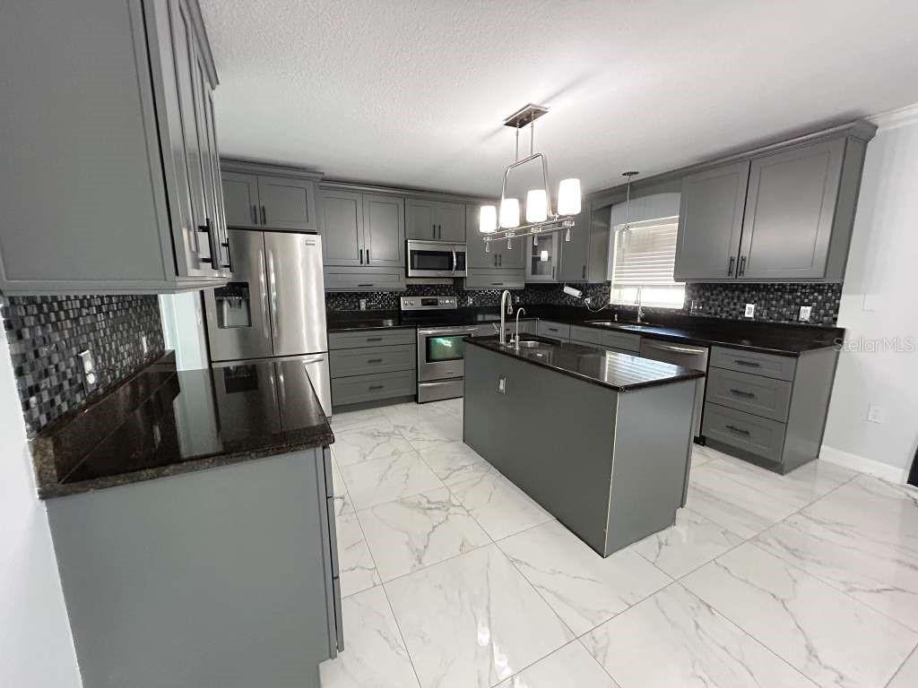 Listing photo id 1 for 2579 Hunley Loop