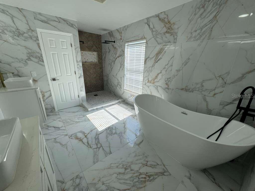 Listing photo id 2 for 2579 Hunley Loop