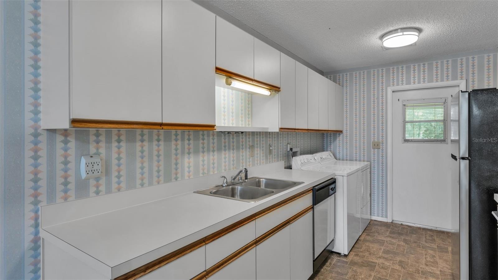 Image 14 of 50 For 381 Winter Ridge Boulevard