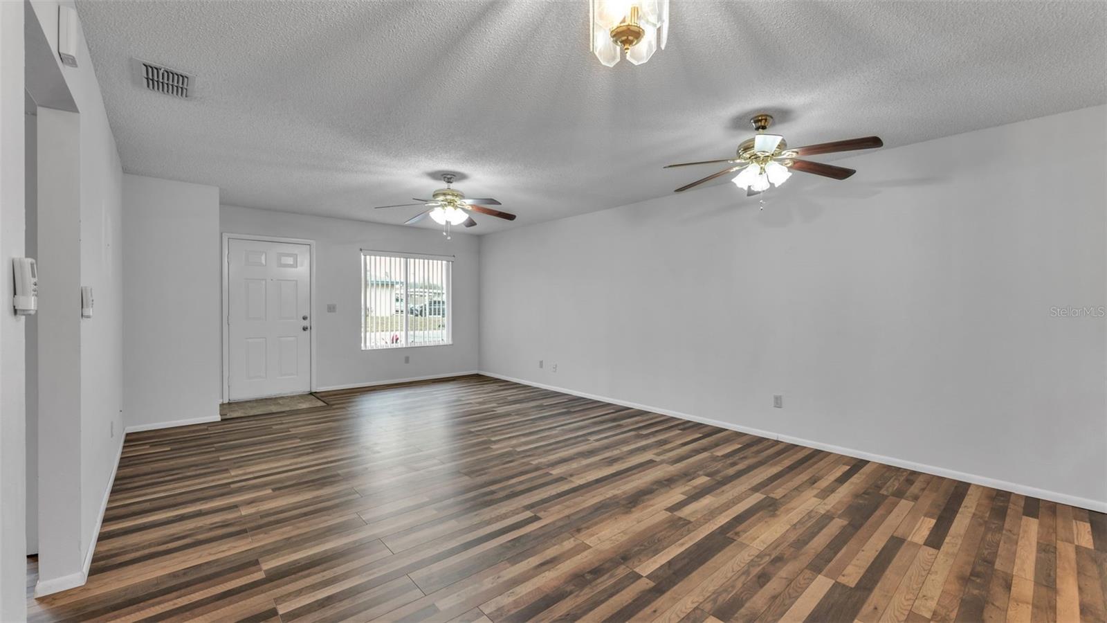 Image 21 of 50 For 381 Winter Ridge Boulevard