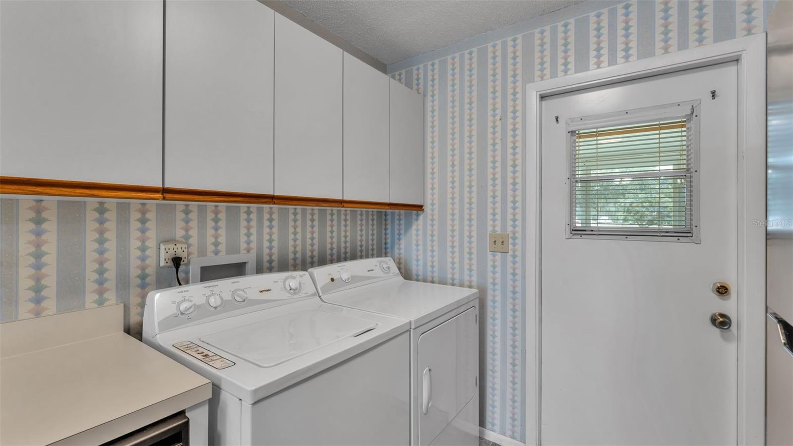 Image 25 of 50 For 381 Winter Ridge Boulevard