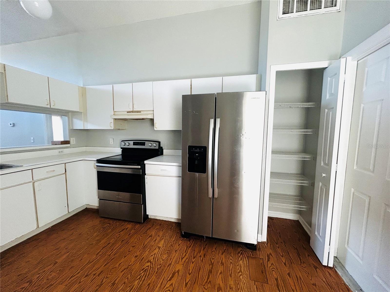 Image 11 of 34 For 40 Coventry Court