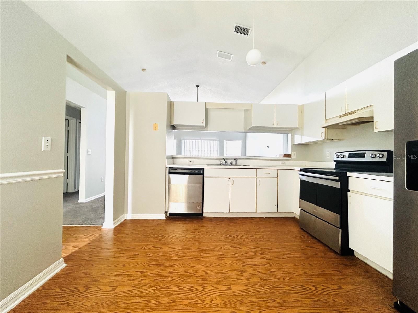 Image 13 of 34 For 40 Coventry Court