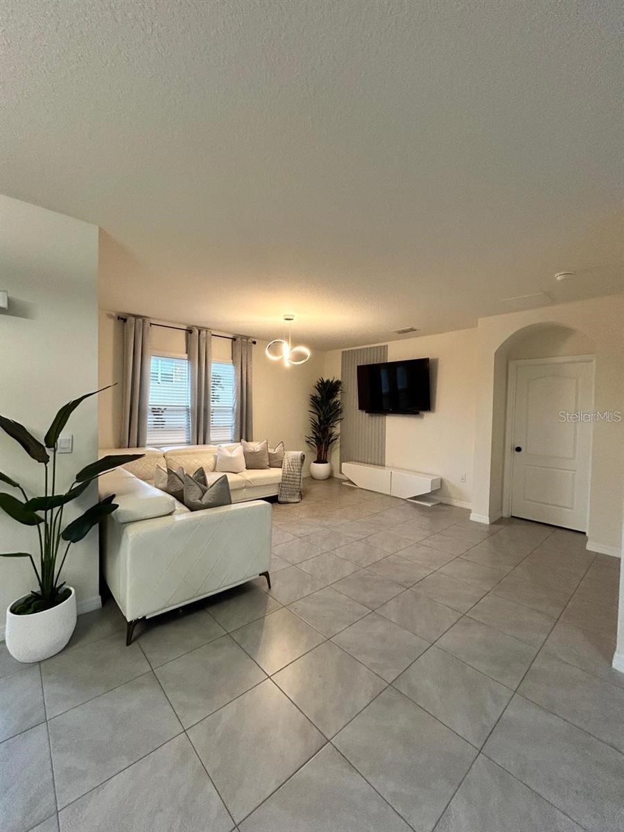 Image 8 of 22 For 567 Boardwalk Avenue