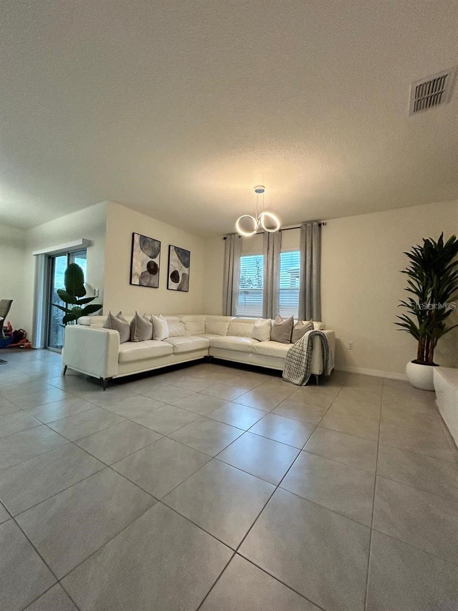 Image 9 of 22 For 567 Boardwalk Avenue