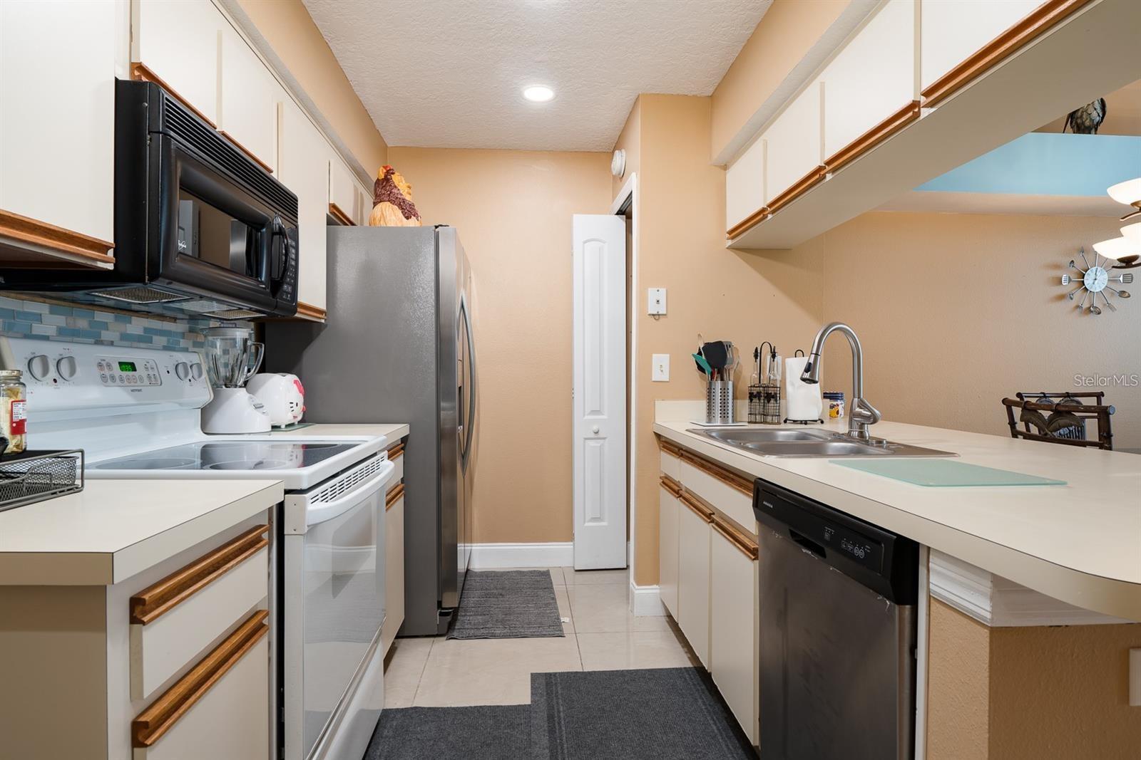 Image 11 of 29 For 5012 Laguna Bay Circle 74