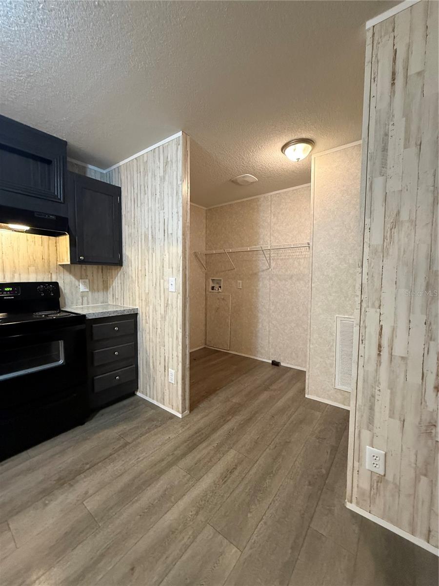 Image 15 of 22 For 861 40 Th Place