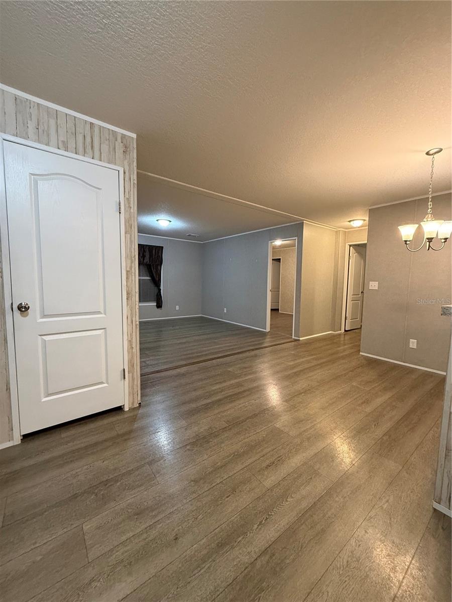 Image 16 of 22 For 861 40 Th Place