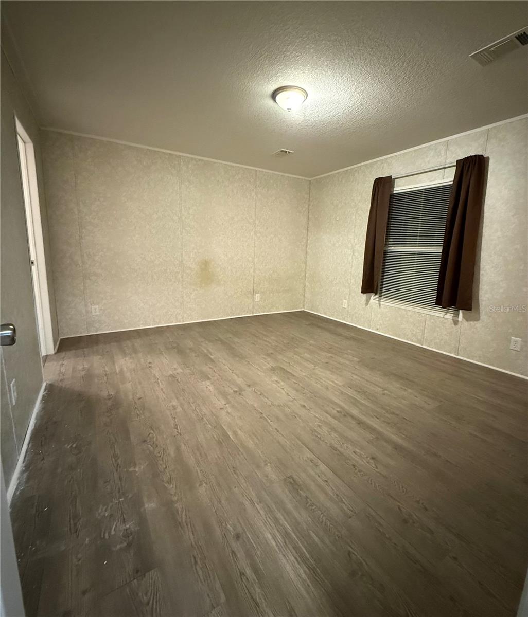 Image 18 of 22 For 861 40 Th Place