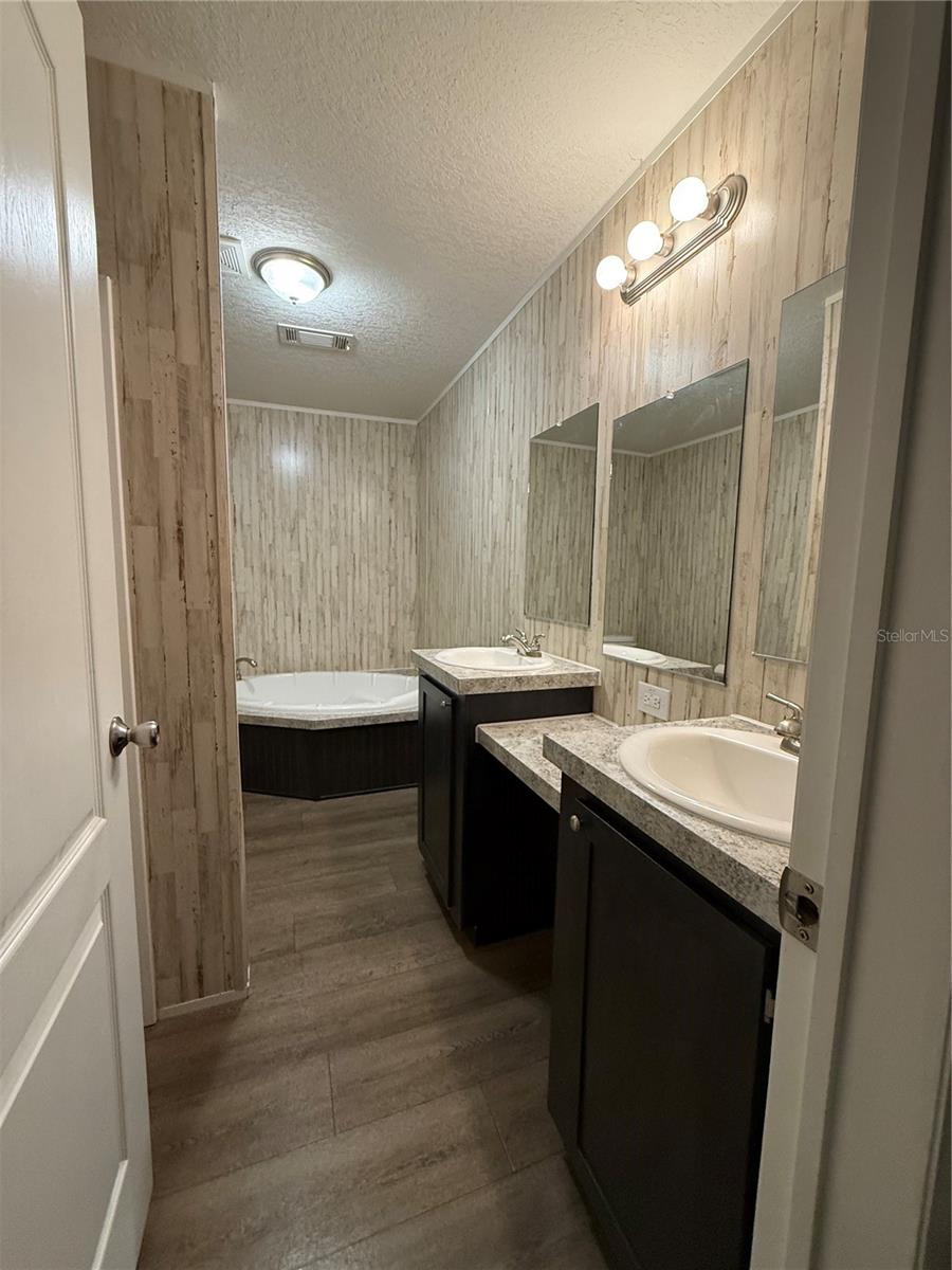 Image 19 of 22 For 861 40 Th Place