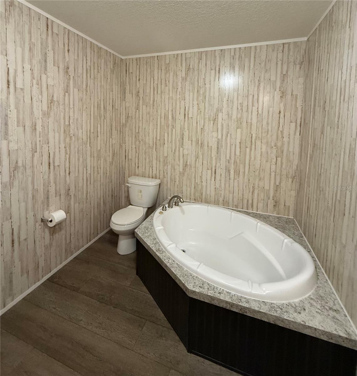 Image 21 of 22 For 861 40 Th Place