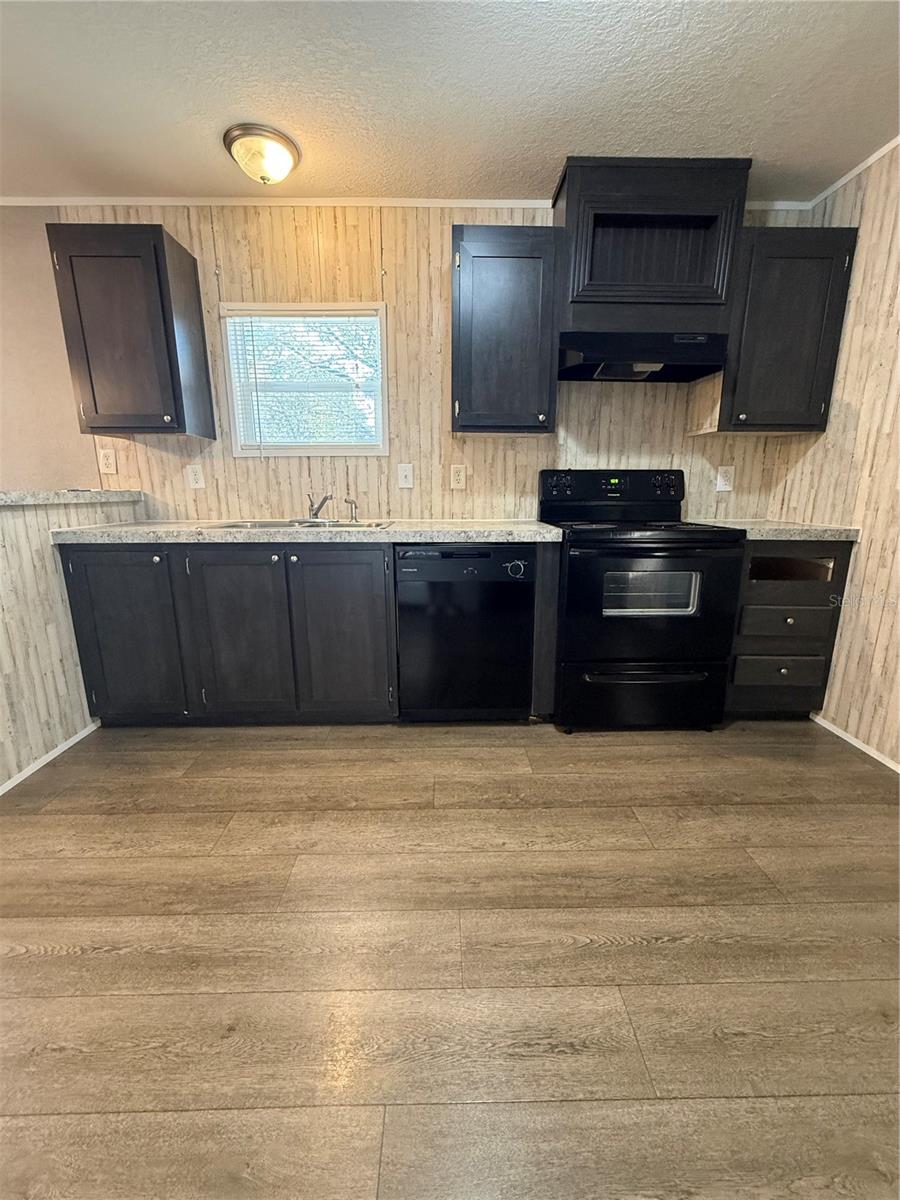 Image 3 of 22 For 861 40 Th Place