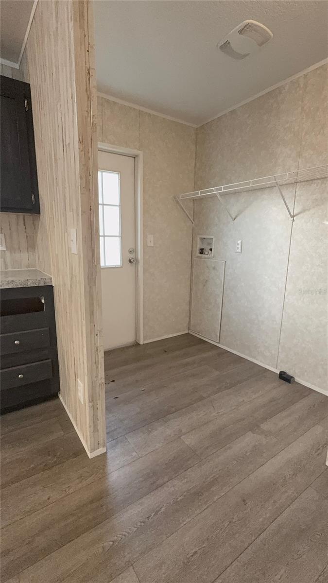 Image 6 of 22 For 861 40 Th Place