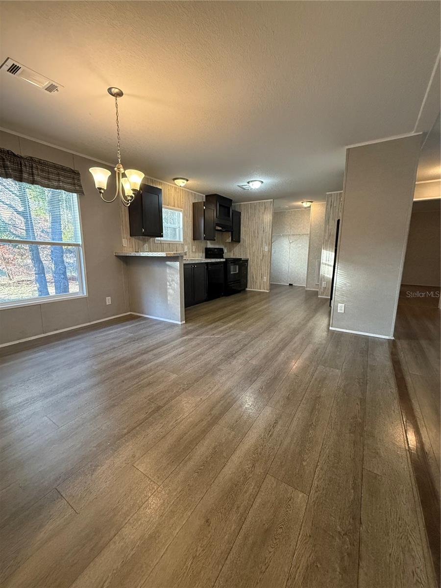 Image 8 of 22 For 861 40 Th Place