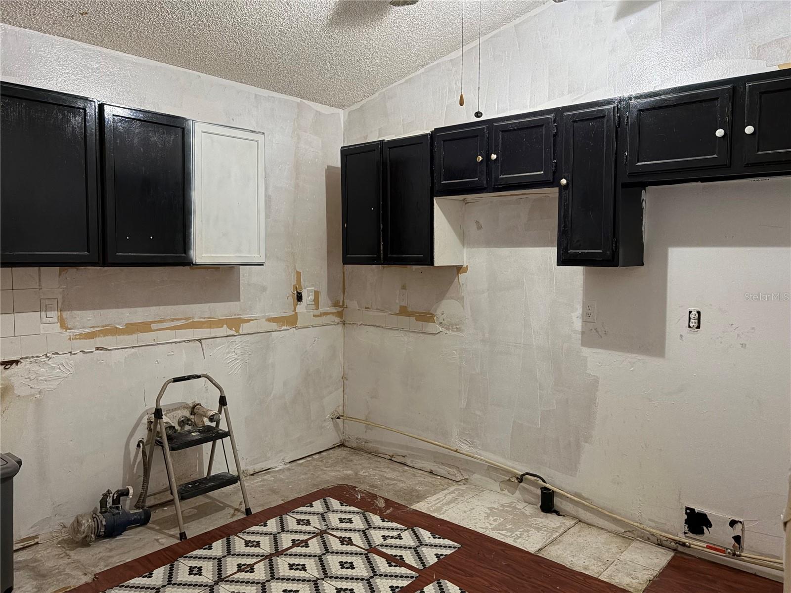 Image 9 of 18 For 1311 Woodman Way