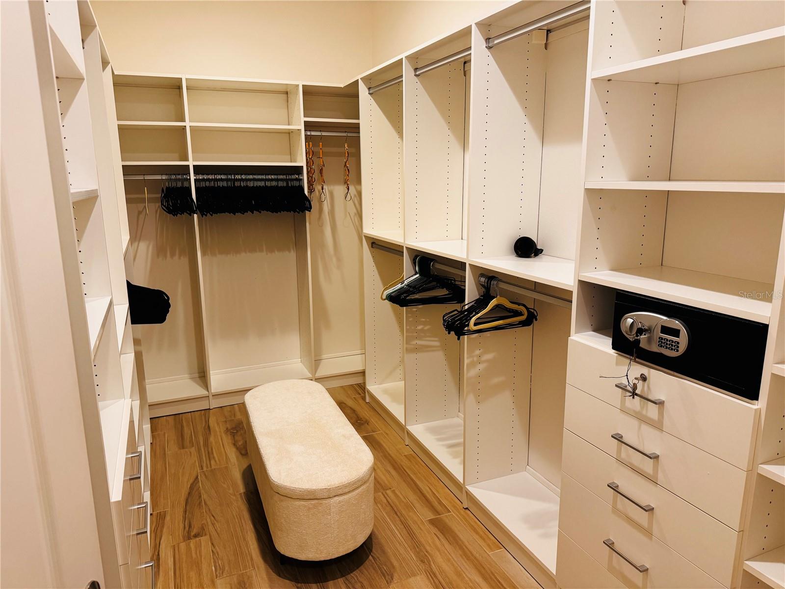 Image 17 of 23 For 9901 Winnington Street