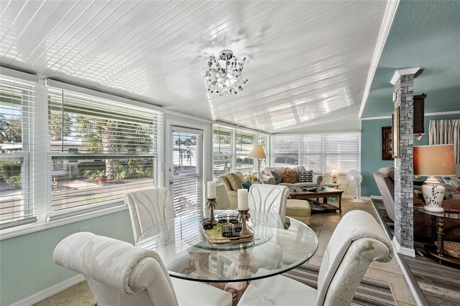 Image 5 of 24 For 712 Roma Road