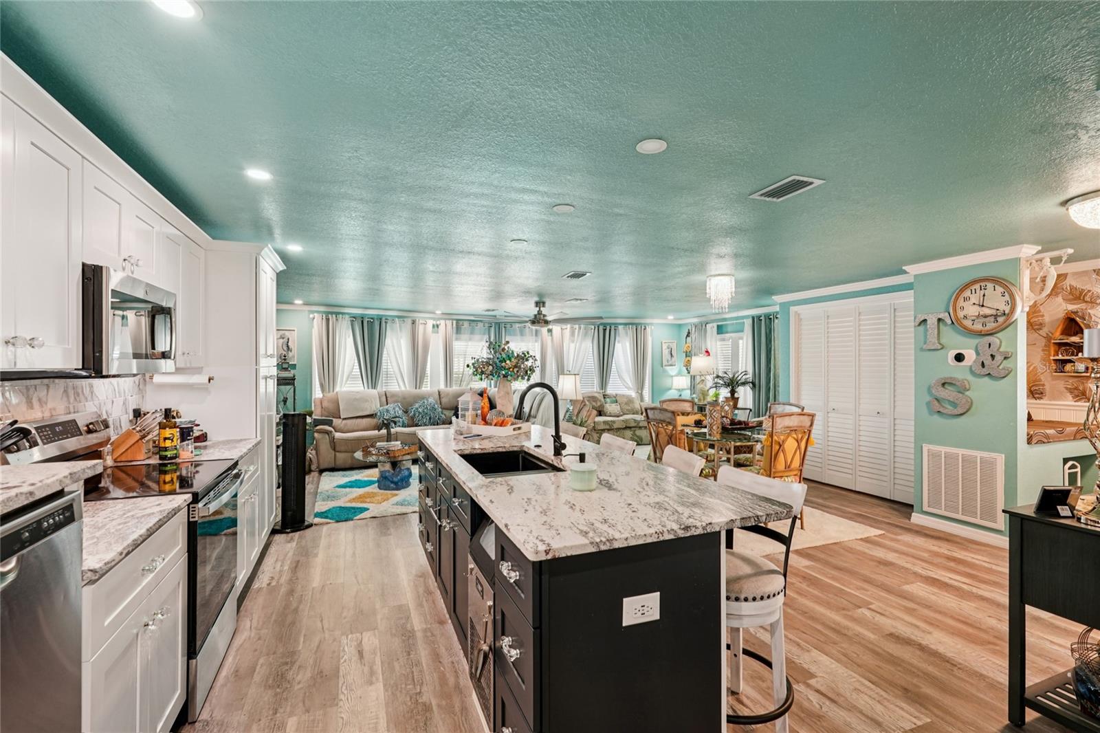 Image 18 of 38 For 113 Castle Drive