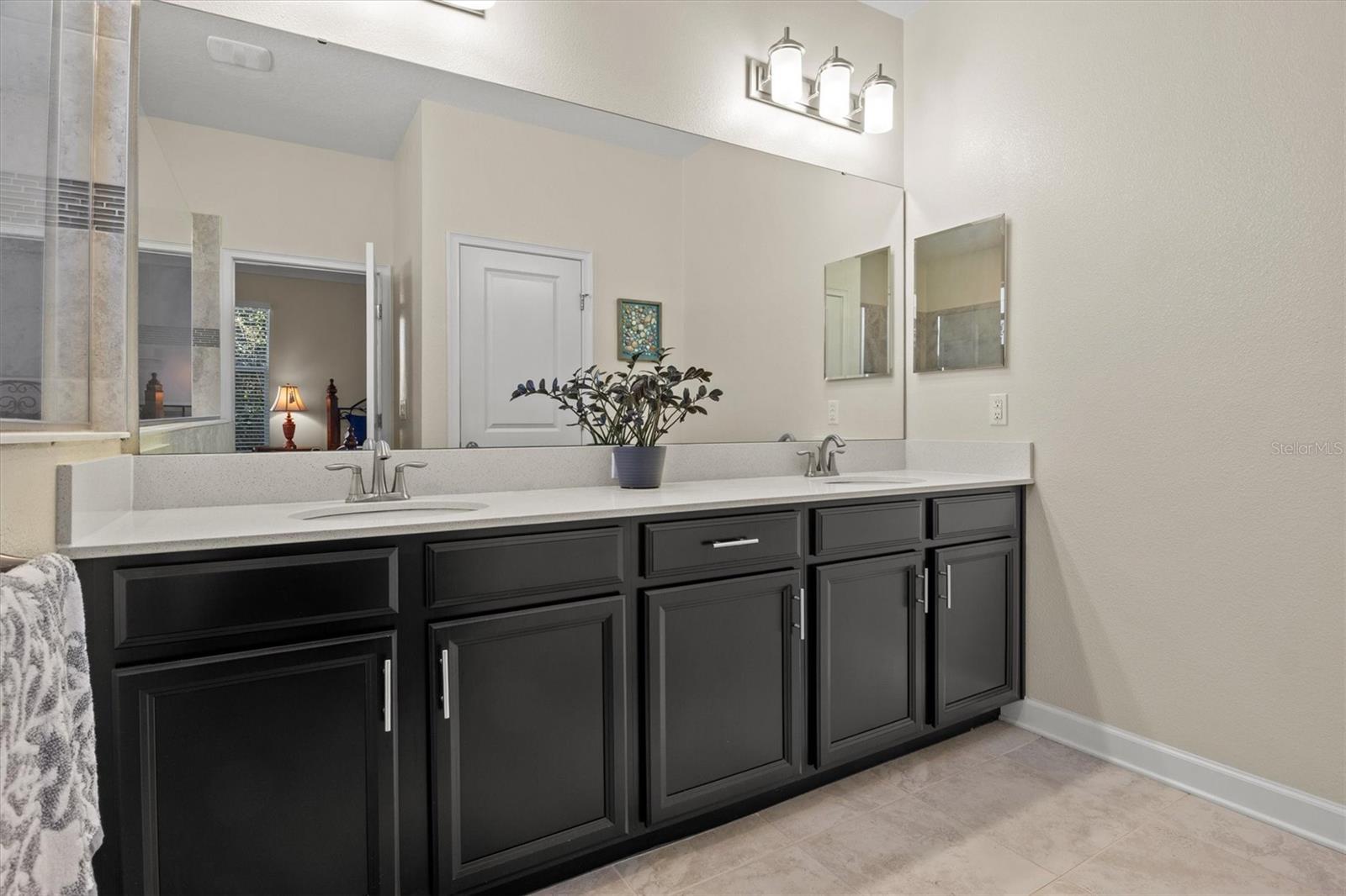 Image 21 of 52 For 3738 Plymouth Drive