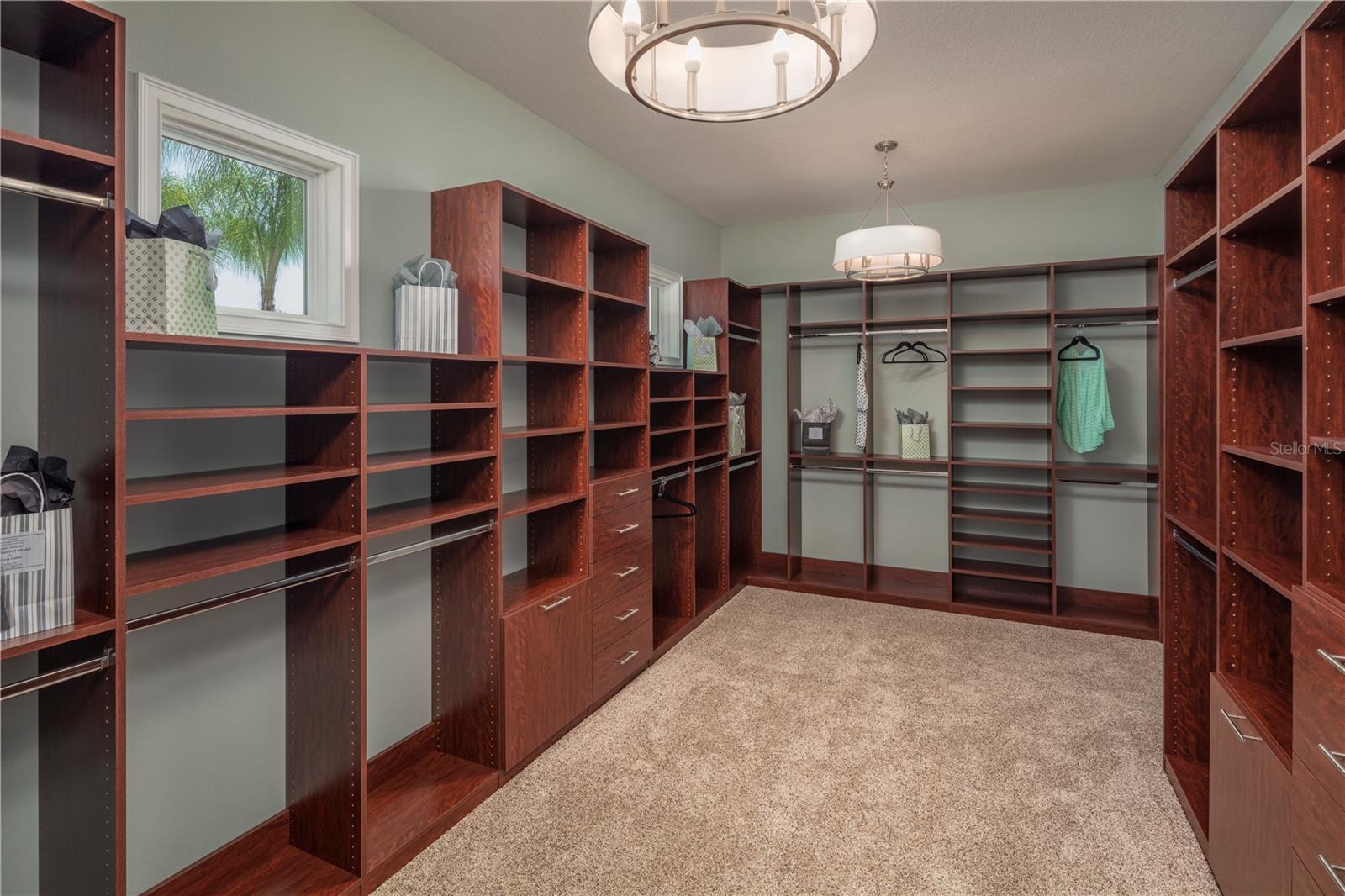 Listing photo id 6 for 2458 Dream Home Court