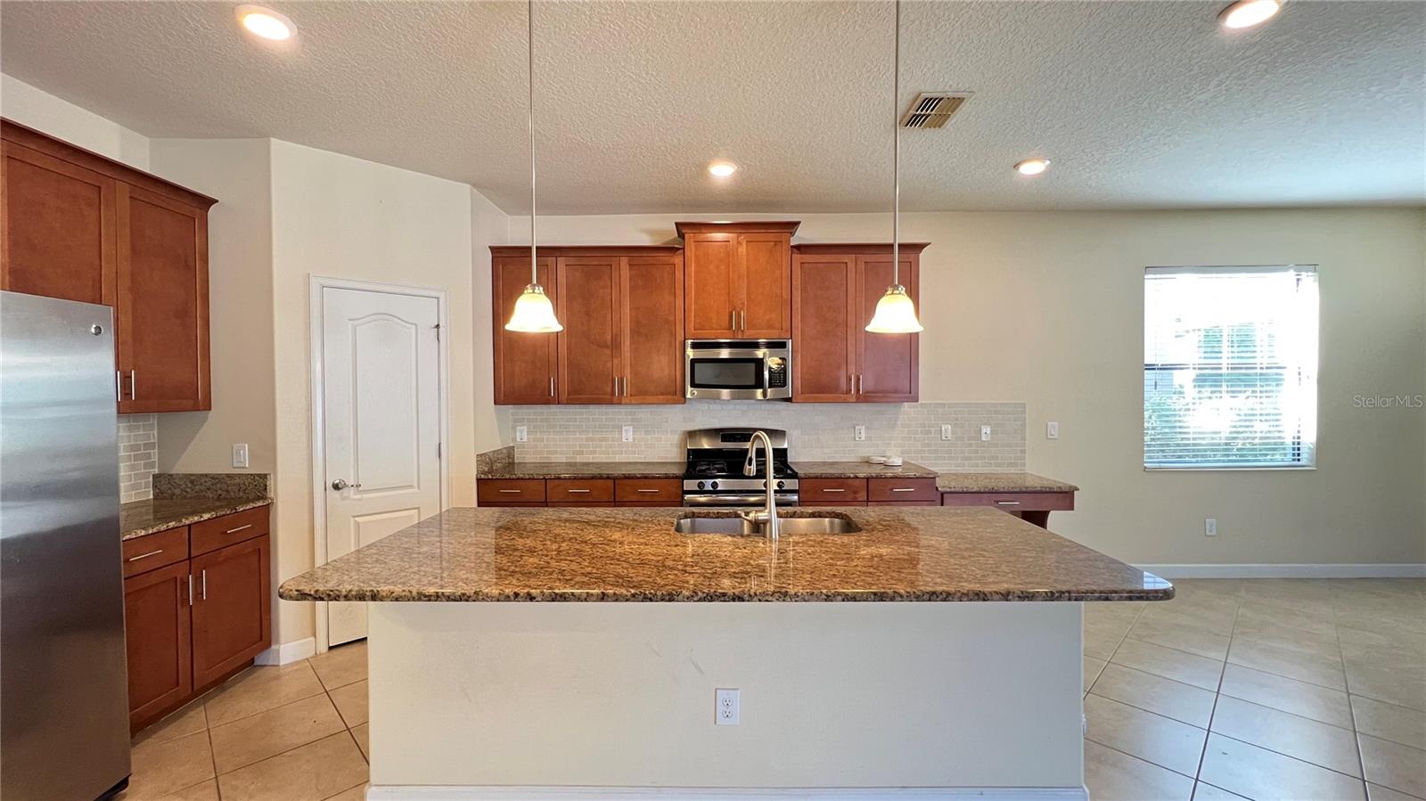 Image 19 of 49 For 15401 Porter Road