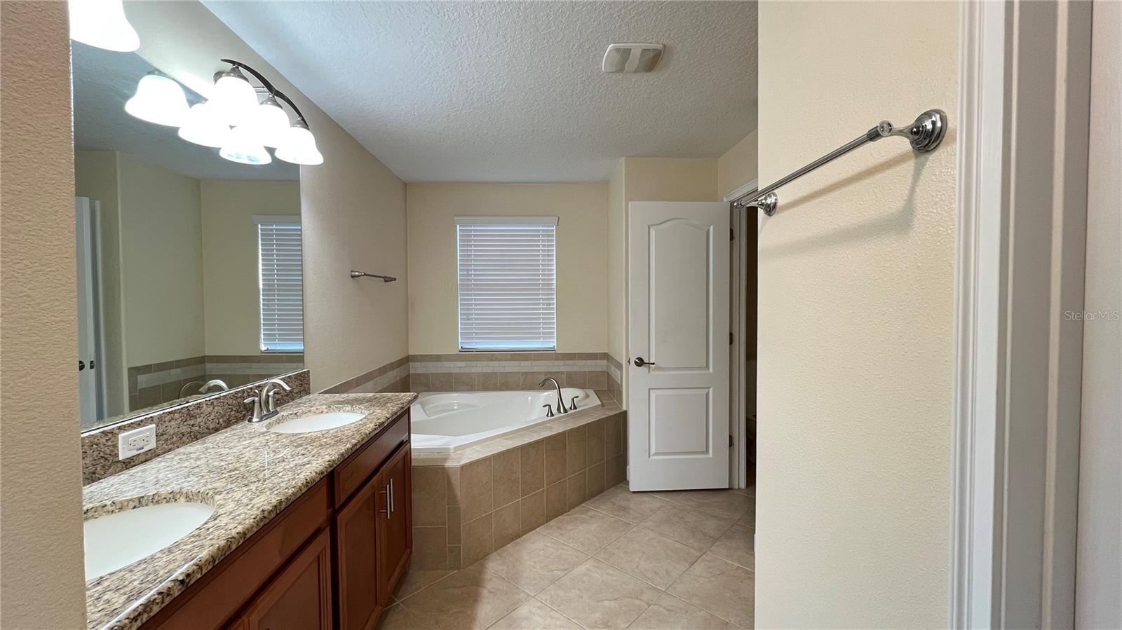 Image 30 of 49 For 15401 Porter Road