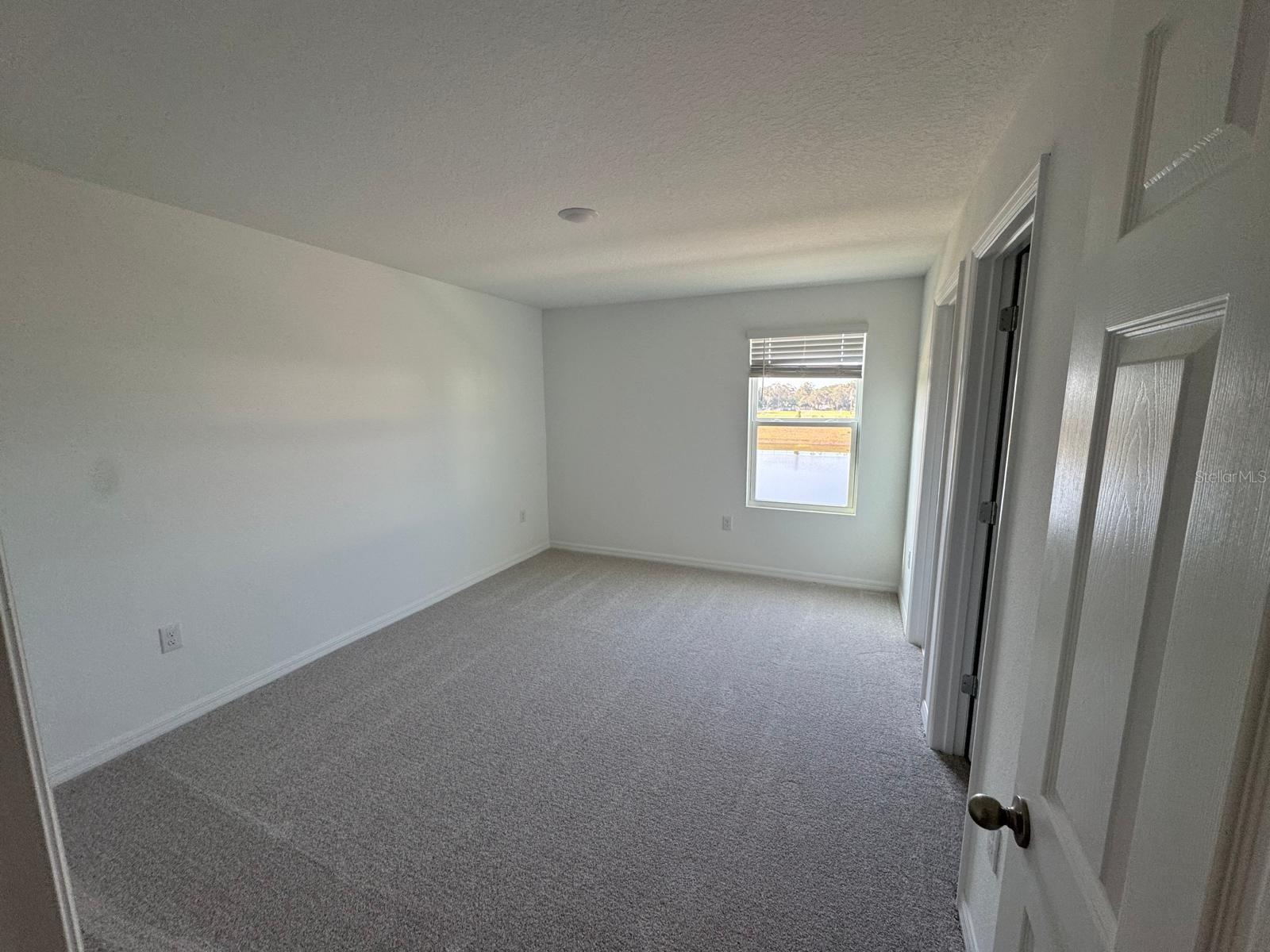 Image 10 of 24 For 362 Thompson Village Avenue