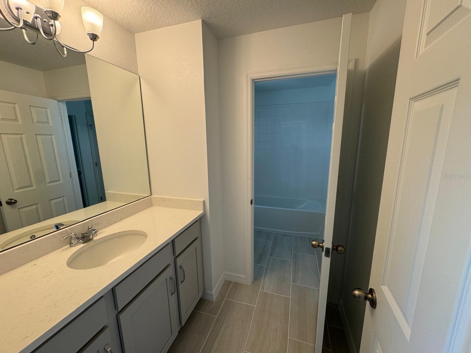 Image 11 of 24 For 362 Thompson Village Avenue