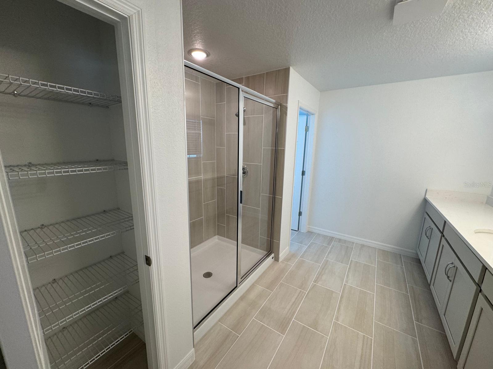 Image 15 of 24 For 362 Thompson Village Avenue