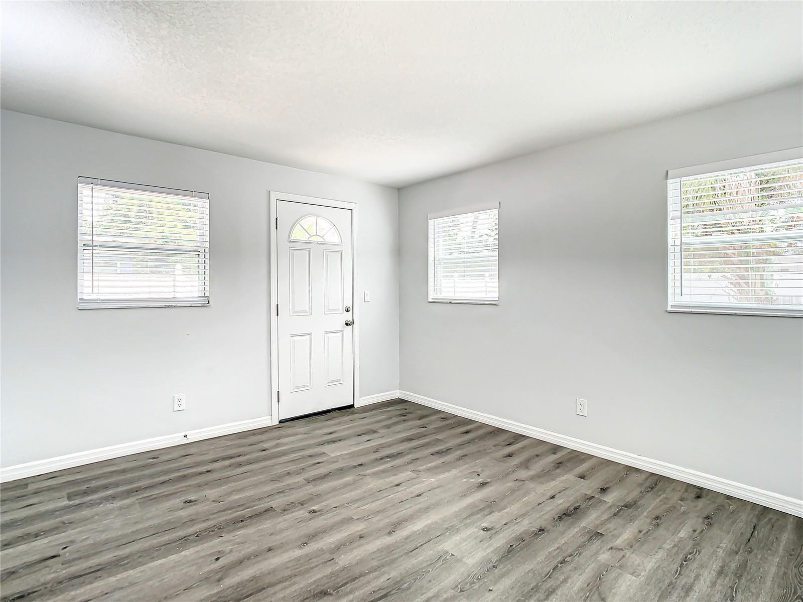 Image 23 of 53 For 2918 46th Avenue S