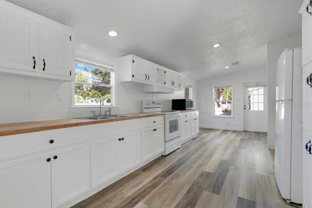 Image 7 of 22 For 17309 Palm Drive