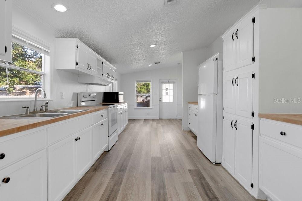 Image 8 of 22 For 17309 Palm Drive