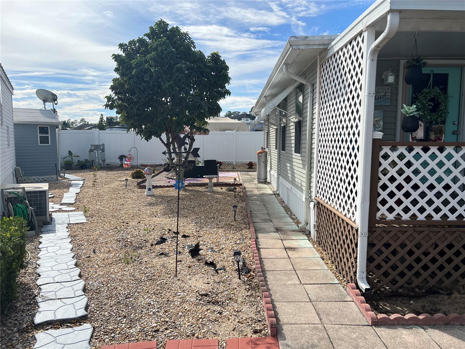 Image 8 of 31 For 443 Pansy Street