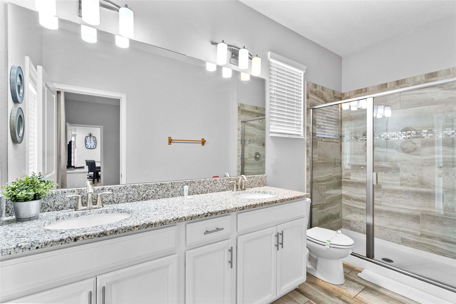 Image 34 of 75 For 4760 Kings Castle Circle