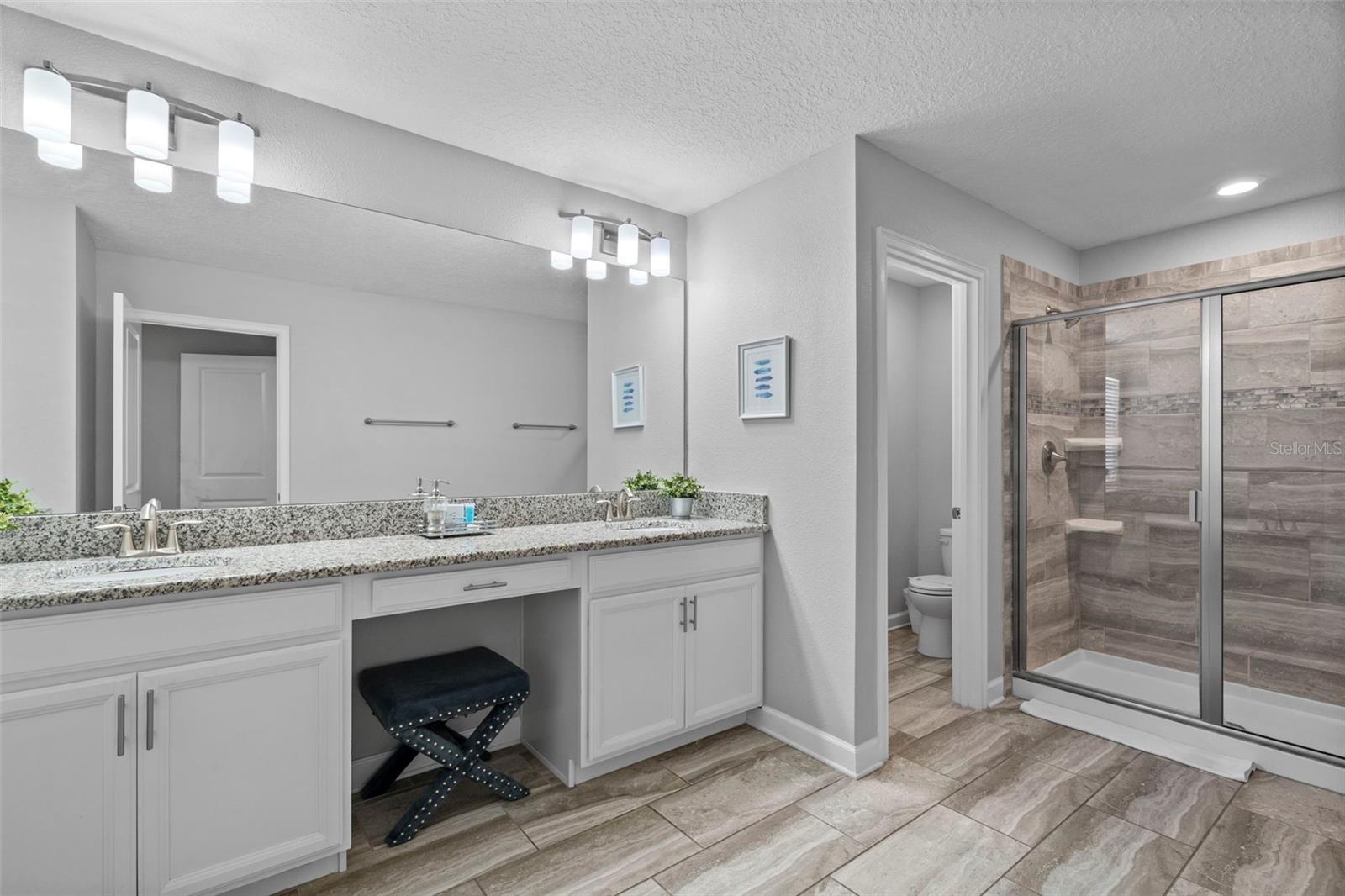 Image 44 of 75 For 4760 Kings Castle Circle