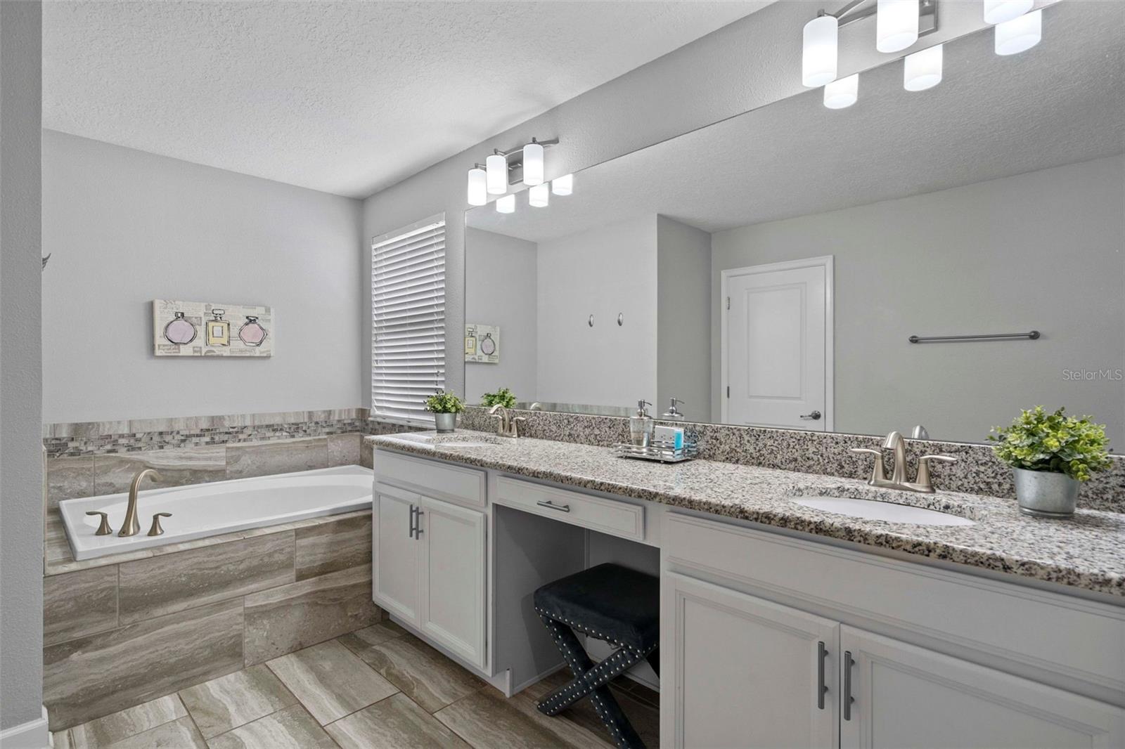 Image 45 of 75 For 4760 Kings Castle Circle