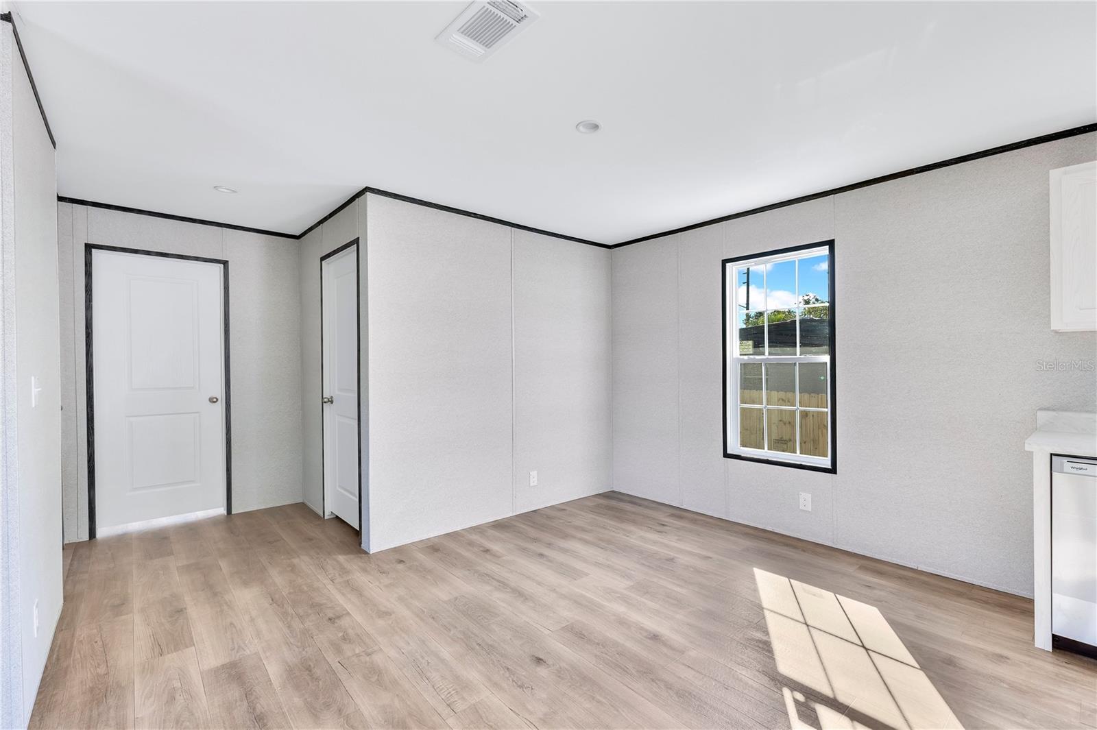 Image 6 of 18 For 1700 Missouri Avenue