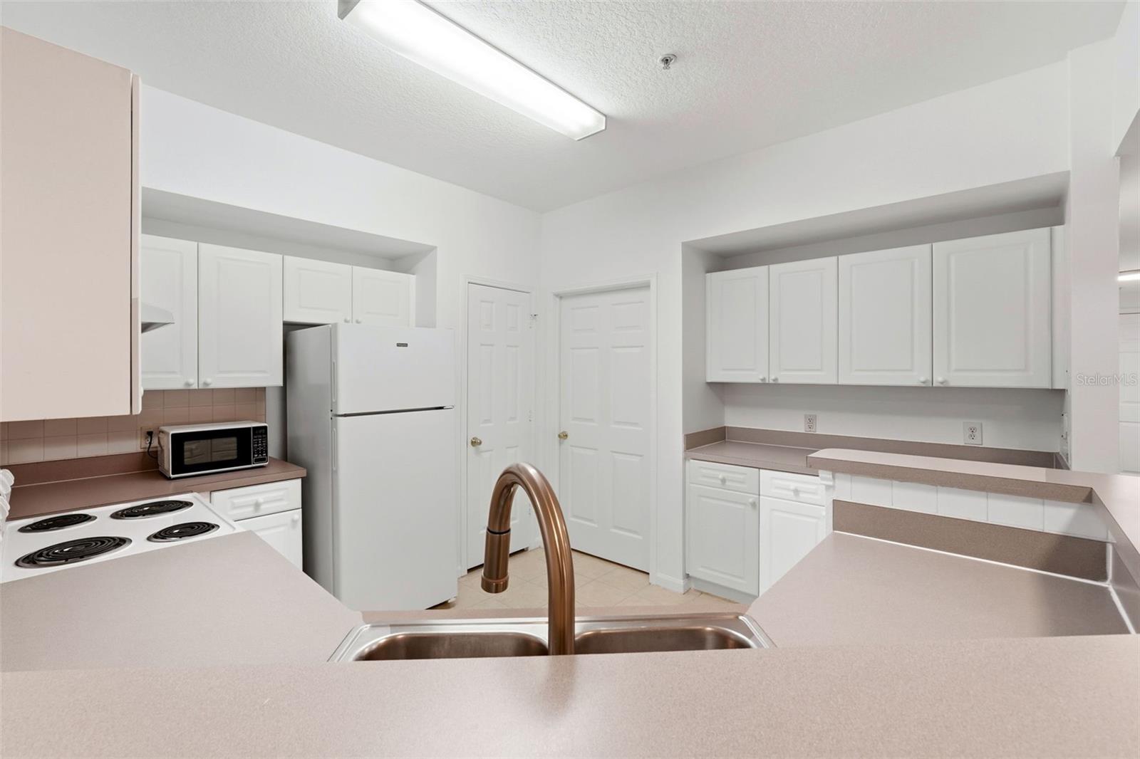 Image 10 of 35 For 231 Goldenrain Drive 101