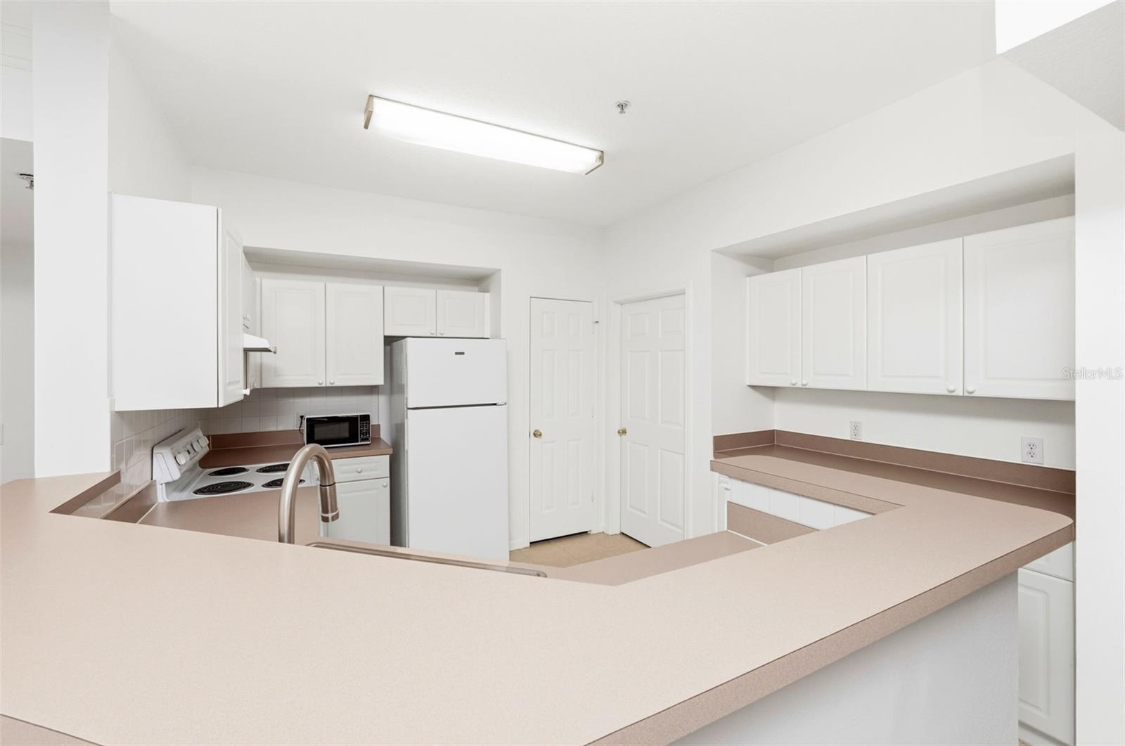 Image 11 of 35 For 231 Goldenrain Drive 101