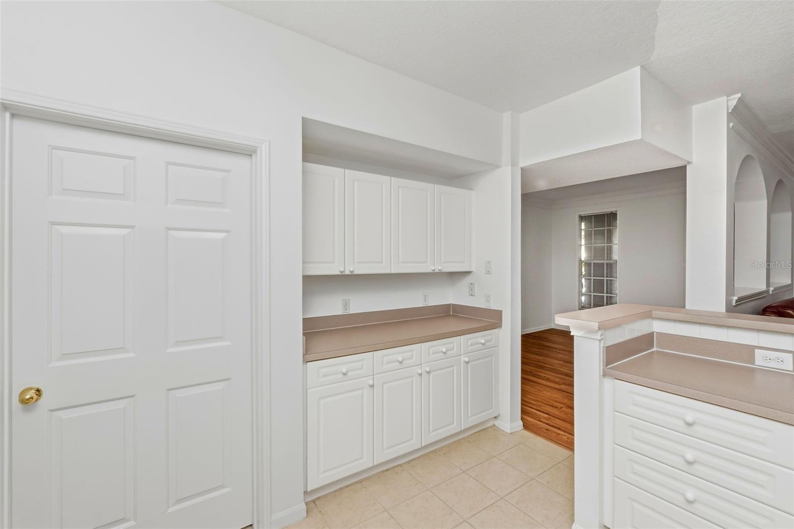 Image 12 of 35 For 231 Goldenrain Drive 101