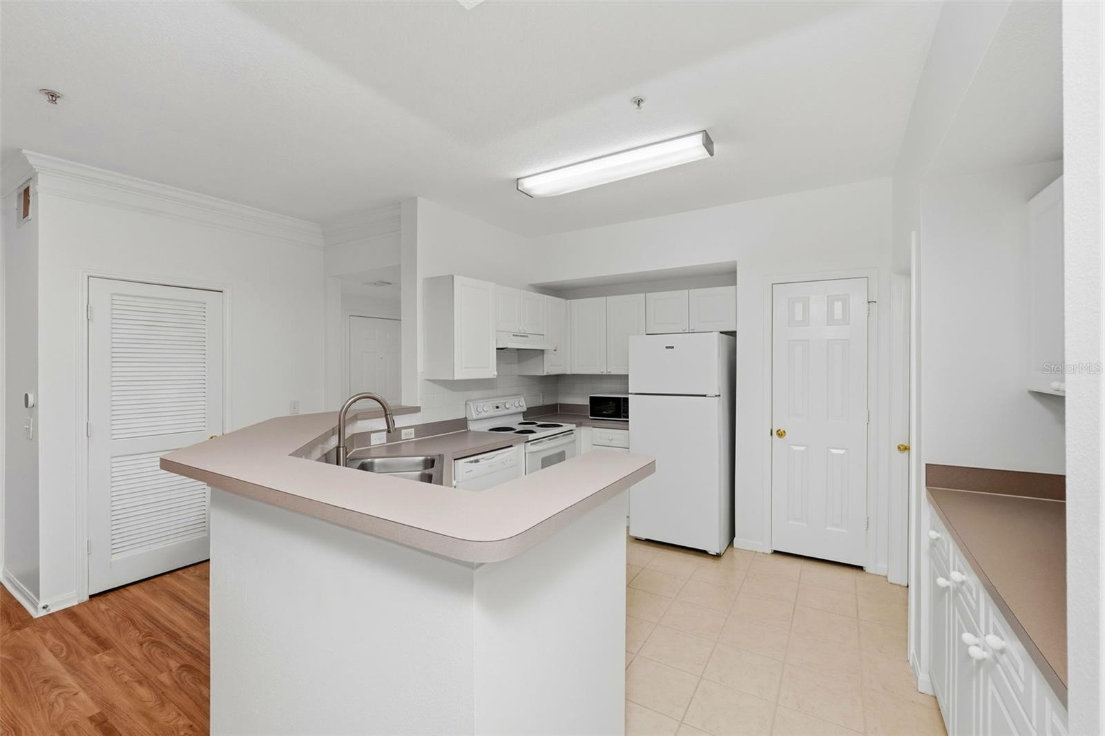 Image 13 of 35 For 231 Goldenrain Drive 101