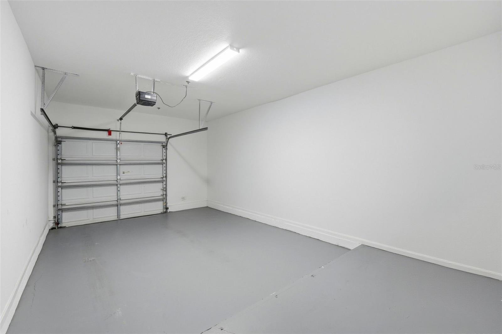 Image 14 of 35 For 231 Goldenrain Drive 101