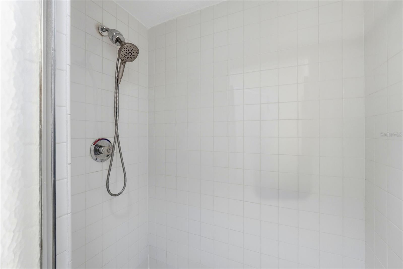 Image 16 of 35 For 231 Goldenrain Drive 101