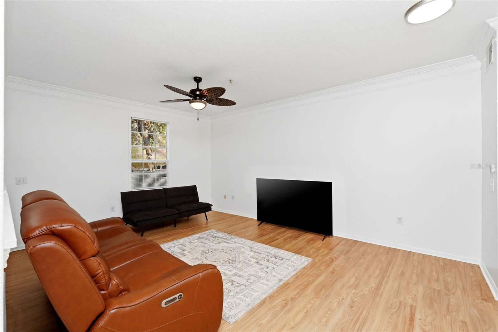 Image 17 of 35 For 231 Goldenrain Drive 101