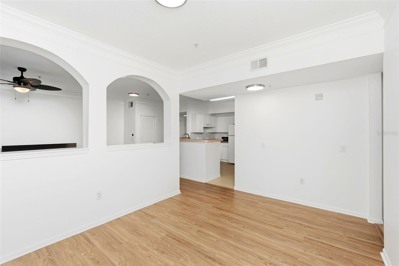 Image 18 of 35 For 231 Goldenrain Drive 101