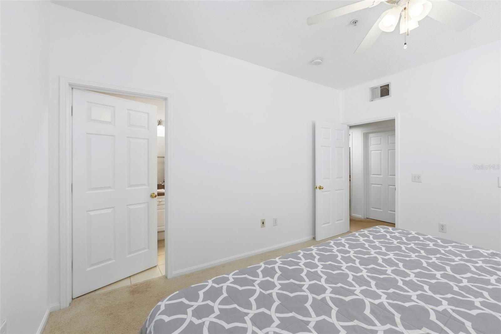 Image 22 of 35 For 231 Goldenrain Drive 101