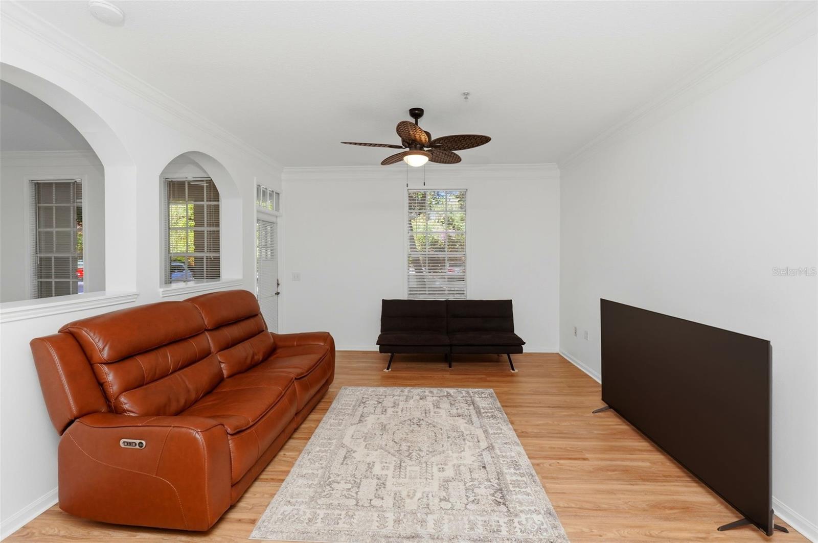 Image 32 of 35 For 231 Goldenrain Drive 101