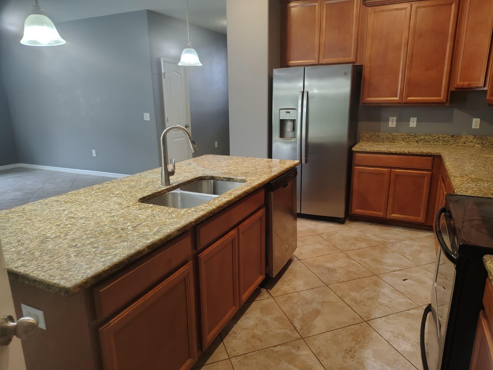 Image 4 of 20 For 2288 Grantham Avenue