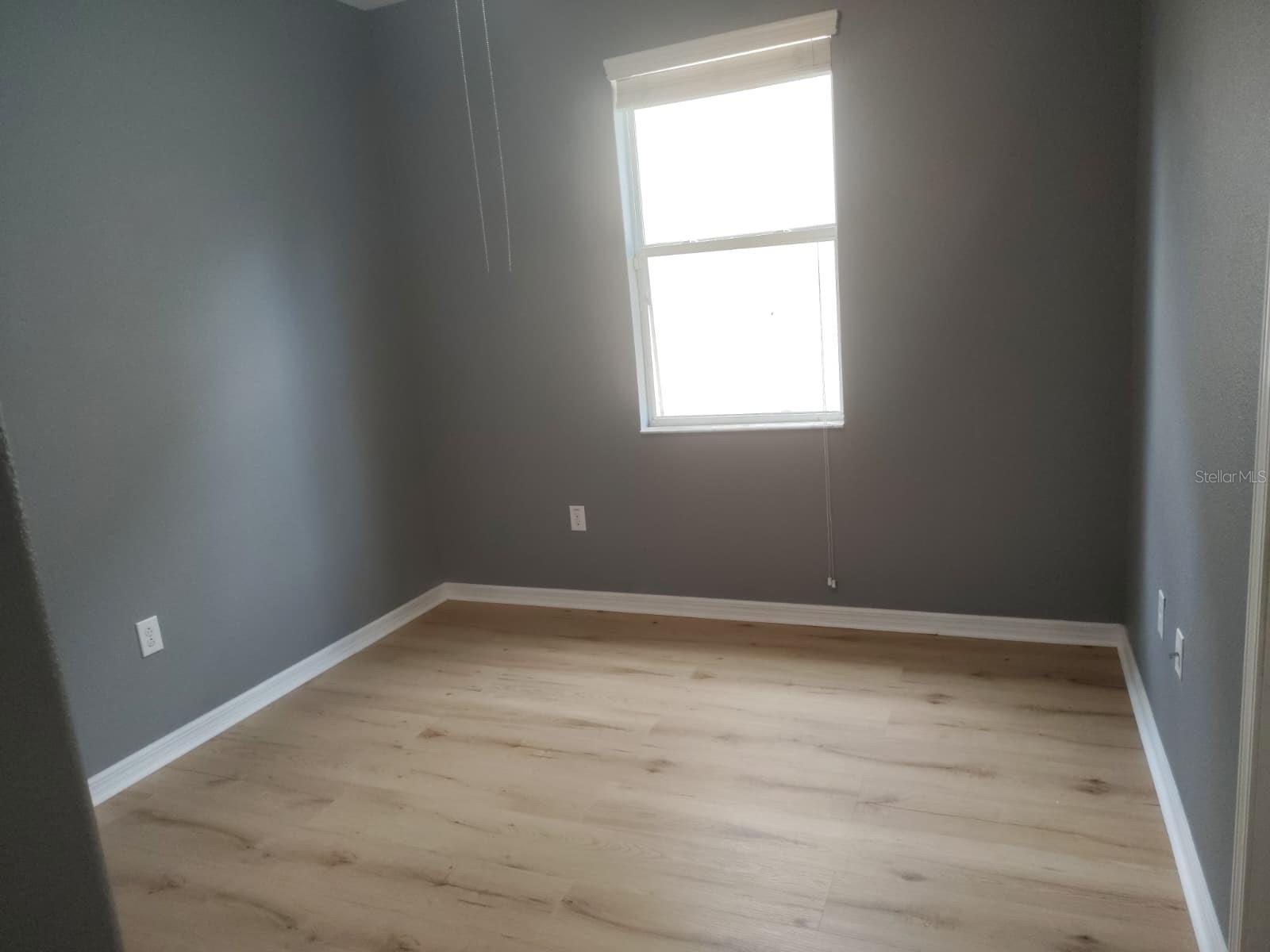 Image 9 of 20 For 2288 Grantham Avenue